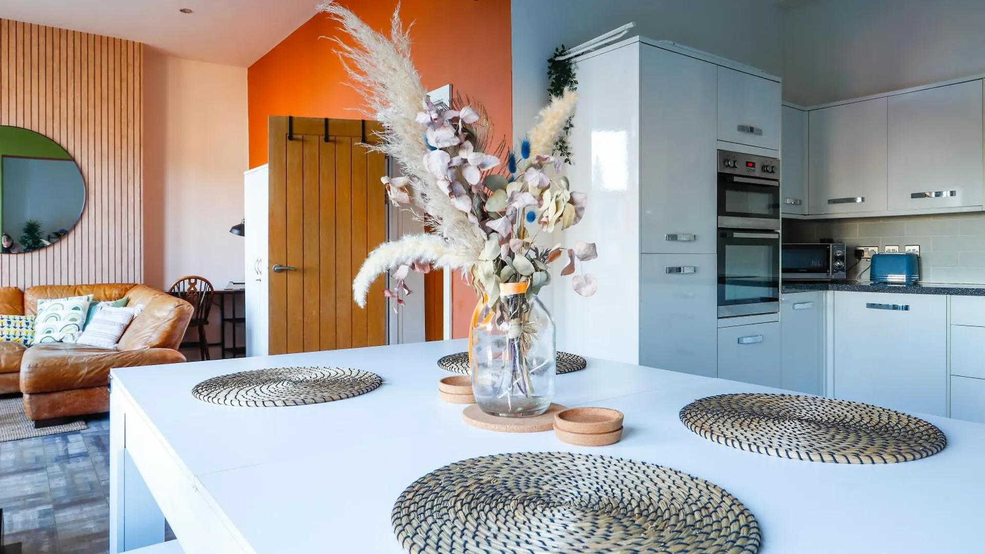 Leah Suite By Koya Homes - 2 Bed, 2 Bath, Pool Table, Sea View, Free Parking Barry 0*,