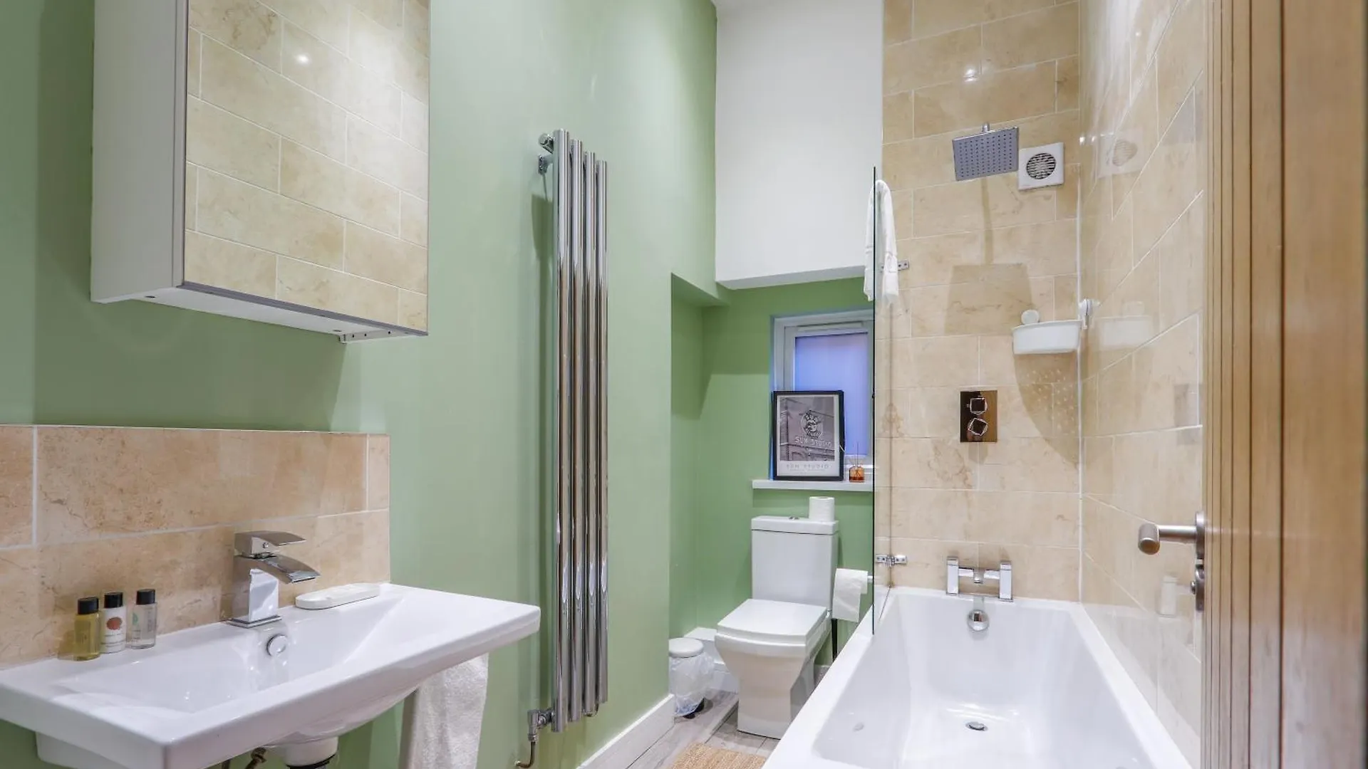 Leah Suite By Koya Homes - 2 Bed, 2 Bath, Pool Table, Sea View, Free Parking Barry United Kingdom