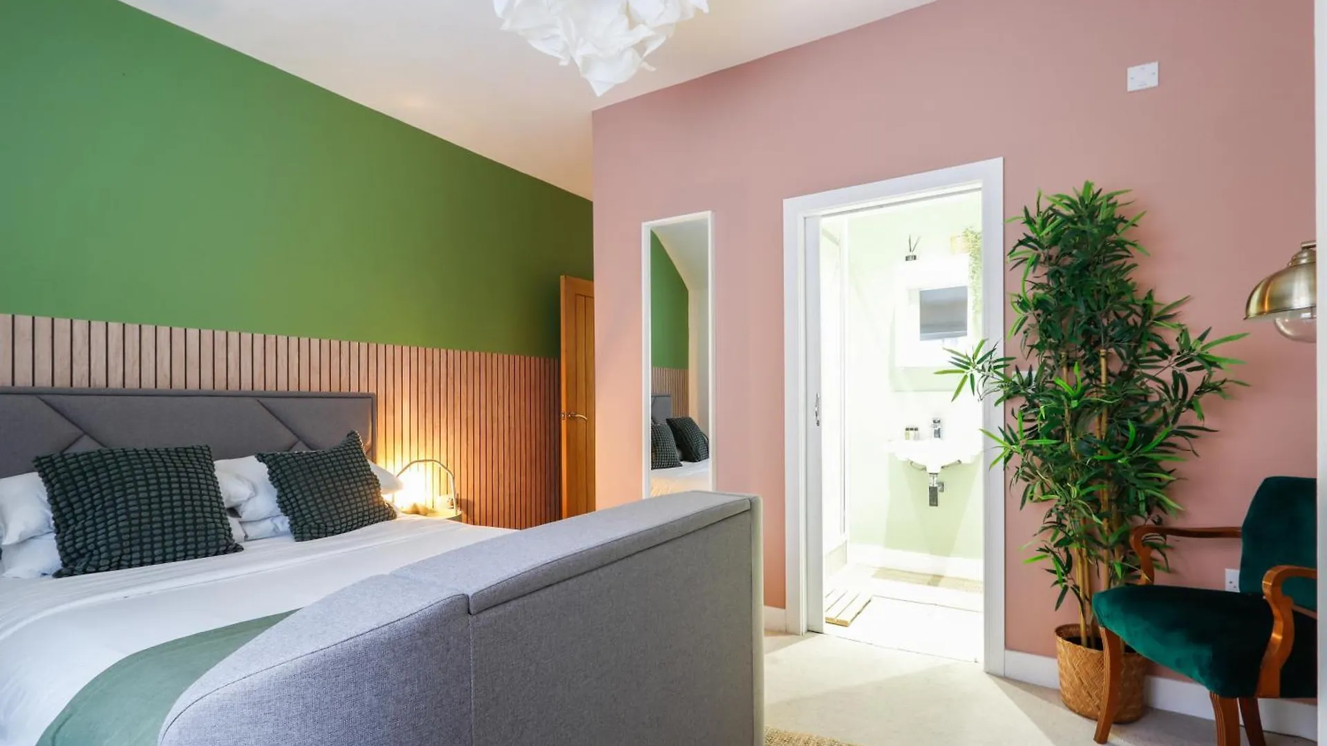 Apartment Leah Suite By Koya Homes - 2 Bed, 2 Bath, Pool Table, Sea View, Free Parking Barry United Kingdom