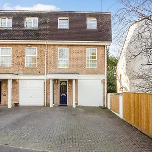 https://family-home-close-to-bournemouth-town-centre.bournemouth-hotels.org
